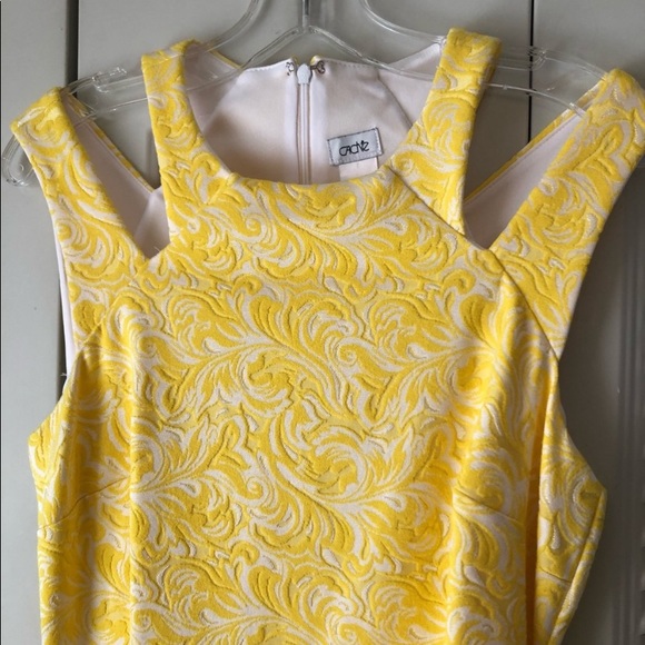 Stylish Cache dress, yellow and white size 6 patterned material - Picture 5 of 5